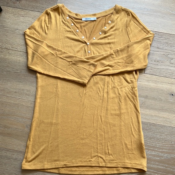 Ricki’s size SMALL long sleeve knit - Picture 1 of 3